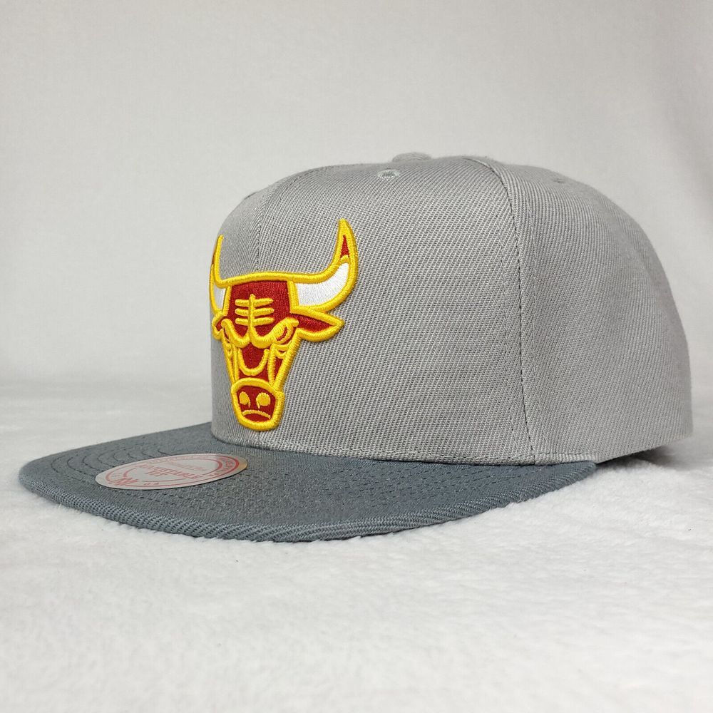 Chicago Bulls Mitchell & Ness NBA Snapback Hat Cap Red Yellow 3D Logo Gray NWT - Picture 8 of 9